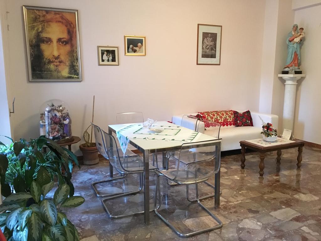 Casa Nostra Signora Hotel Isola Farnese Bagian luar foto