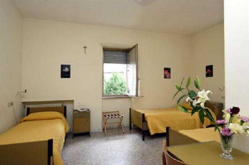 Casa Nostra Signora Hotel Isola Farnese Bagian luar foto